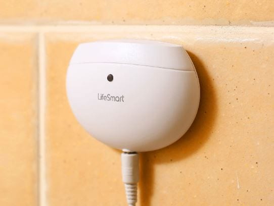 lifesmart-water-leakage-sensor---cr2450-battery---white-2-image